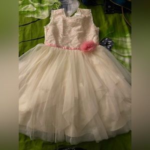 5T beautiful dress for little girls .